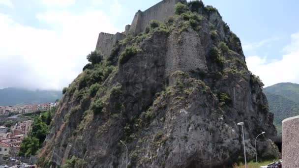 Scilla - Panoramica di Castello Ruffo dal porto — 图库视频影像