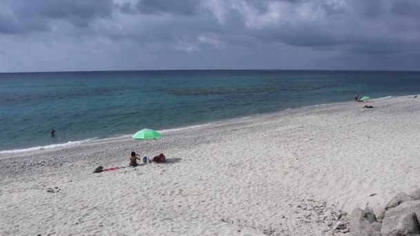 Zambrone - Panoramica della spiaggia libera da Via del Mare — kuvapankkivideo