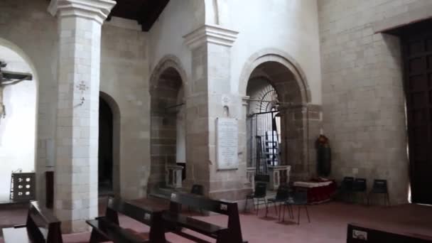 Tropea - Panoramica interna della Cattedrale di Maria Santissima di Romania — Stock video