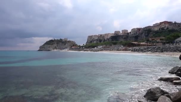 Tropea - Panoramica dalla scogliera del convento — стоковое видео