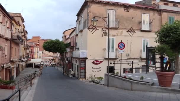 Tropea - Panoramica del borgo da Largo San Michele all'alba — Stockvideo