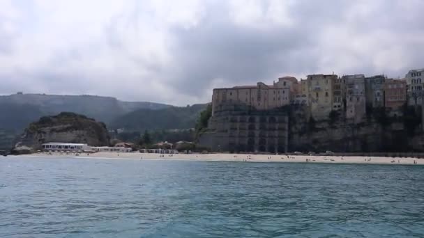 Tropea - Panoramica del borgo dalla barca — Αρχείο Βίντεο