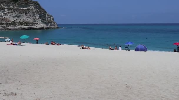 Tropea - Panoramica della spiaggia dal lungomare — Wideo stockowe