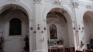 Mercato San Severino - Panoramica della navata della Chiesa di Sant'Anna