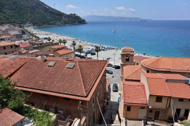 Scilla, Calabria, İtalya - 13 Haziran 2021: Marina Grande 'deki Cristoforo Colombo gezinti güvertesi