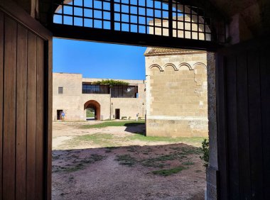 Casalabate, Campania, İtalya 18 Eylül 2025: Santa Maria di Cerrate Manastırı 12. yüzyılda Normanlar tarafından kuruldu