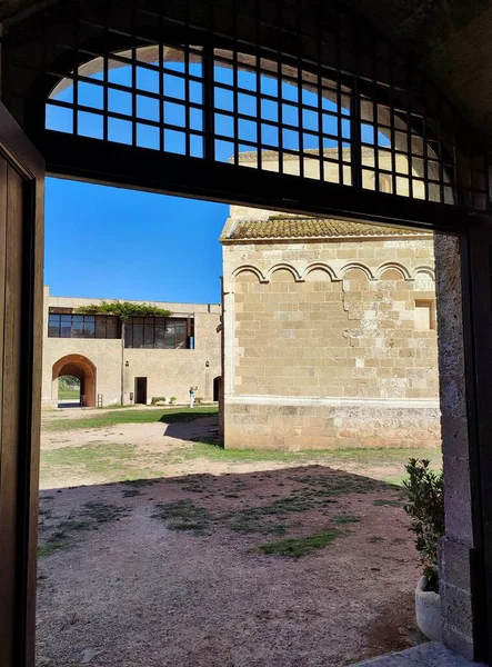 Casalabate, Campania, İtalya 18 Eylül 2025: Santa Maria di Cerrate Manastırı 12. yüzyılda Normanlar tarafından kuruldu