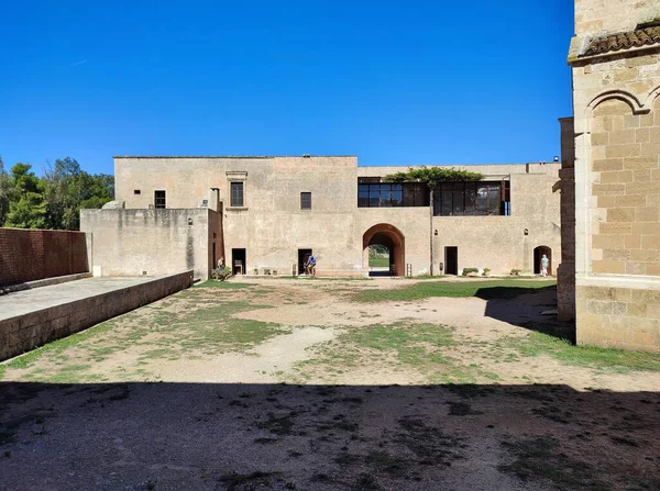 Casalabate, Campania, İtalya 18 Eylül 2025: Santa Maria di Cerrate Manastırı 12. yüzyılda Normanlar tarafından kuruldu