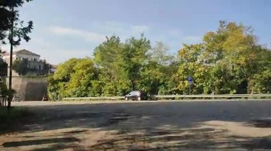 Apice, Campania, İtalya - 19 Ekim 2025: 1962 depreminden sonra terk edilen hayalet şehir Apice Vecchia 'ya hükmeden Lombard kalesinin kalıntıları üzerine Normanlar tarafından 11. yüzyılda inşa edilen Hector Kalesi.