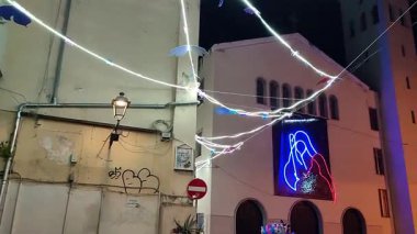 Salerno, Campania, İtalya 16 Kasım 2025: Noel ışıkları Luci d 'Artista' nın 20. 'si için tarihi merkez sokaklarını aydınlatıyor