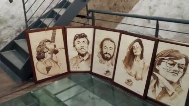 Mektuplar, Campania, İtalya 29 Kasım 2025: Ressam Nico Taminto 'nun Lombard Kalesi' nde yaptığı resim sergisi