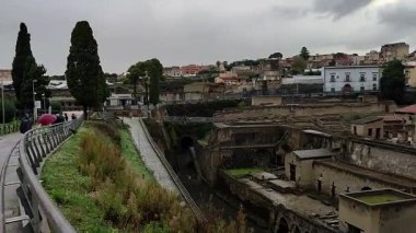Herculaneum, Campania, İtalya 22 Kasım 2025: M.S. 79 yılında Vesuvius 'un patlaması sonucu gömülen antik Herculaneum şehri