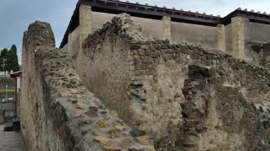 Herculaneum, Campania, İtalya 22 Kasım 2025: M.S. 79 yılında Vesuvius 'un patlaması sonucu gömülen antik Herculaneum şehri