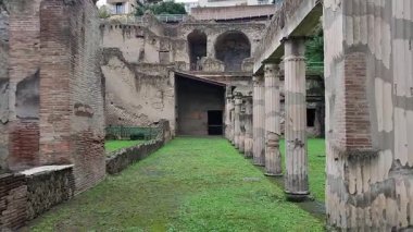 Herculaneum, Campania, İtalya 22 Kasım 2025: M.S. 79 yılında Vesuvius 'un patlaması sonucu gömülen antik Herculaneum şehri