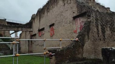 Herculaneum, Campania, İtalya 22 Kasım 2025: M.S. 79 yılında Vesuvius 'un patlaması sonucu gömülen antik Herculaneum şehri