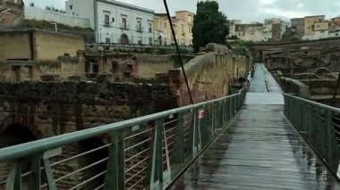 Herculaneum, Campania, İtalya 22 Kasım 2025: M.S. 79 yılında Vesuvius 'un patlaması sonucu gömülen antik Herculaneum şehri