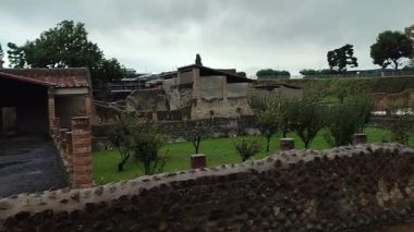 Herculaneum, Campania, İtalya 22 Kasım 2025: M.S. 79 yılında Vesuvius 'un patlaması sonucu gömülen antik Herculaneum şehri
