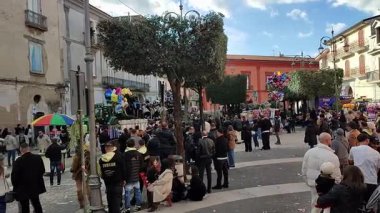 Portico di Caserta, Campania, İtalya 1 Şubat 2026: Geleneksel Sant 'Antuono Festivali için bottari geçit töreni