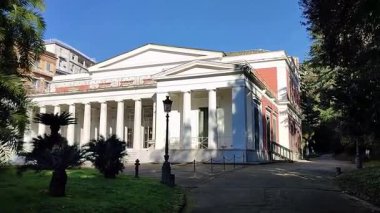 Napoli, Campania, İtalya 2 Şubat 2026: Riviera di Chiaia 'da Villa Pignatelli, 19. yüzyılın ilk yarısında neoklasik tarzda inşa edilmiş, Principe Diego Aragona Pignatelli Corts Museum ve Carriage Museum' a ev sahipliği yapmaktadır.