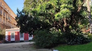 Napoli, Campania, İtalya 2 Şubat 2026: Riviera di Chiaia 'da Villa Pignatelli, 19. yüzyılın ilk yarısında neoklasik tarzda inşa edilmiş, Principe Diego Aragona Pignatelli Corts Museum ve Carriage Museum' a ev sahipliği yapmaktadır.