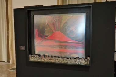 Napoli, Campania, İtalya 2 Şubat 2026: Andy Warhol tarafından Riviera di Chiaia 'daki Villa Pignatelli' de sergilenen eserler.