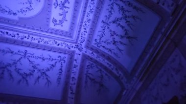 Portici, Campania, İtalya 31 Ocak 2026: Büyülü Saray, Portici Kraliyet Sarayı 'nın zemin katındaki fresk odalarında Nomea Eventi' nin kültürel bir deneyimi.