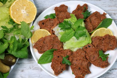 İg kfte. Geleneksel Türk Çiğ eti. (Cig Kofte) Türk özel yemeği.