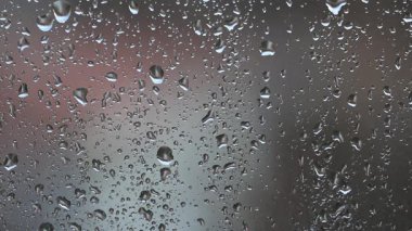 Penceredeki yağmur damlalarını kapat