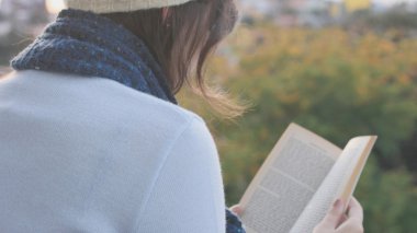 kız ve onun kitabı