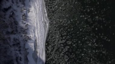 Donmuş Nehrin Yukarıdan Aşağıya Uçağı Çekimi