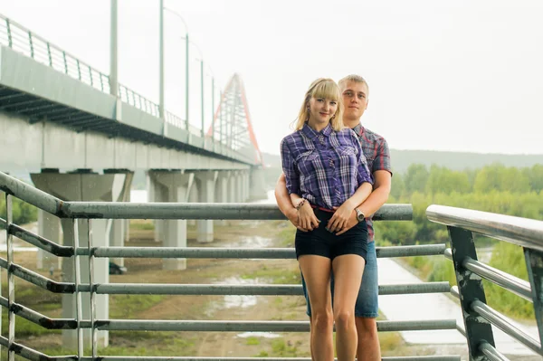 Erkek ve kadın ekose gömlek, pantolon ve chert — Stok fotoğraf