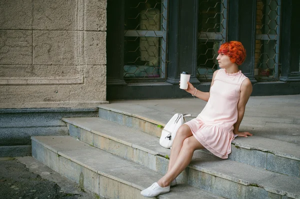 He drinks coffee from a cup — Stock Photo, Image