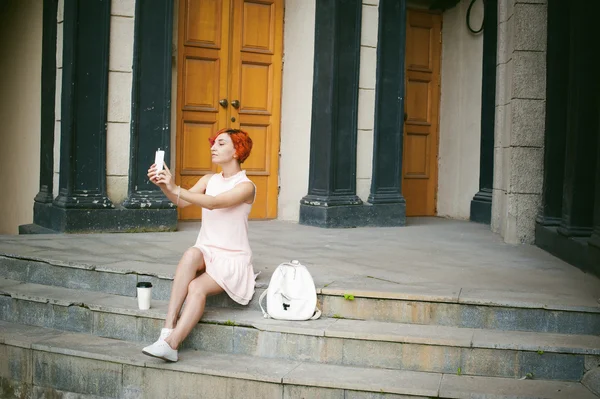 Girl doing selfie — Stock Photo, Image