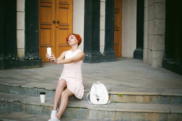 Girl doing selfie — Stock Photo, Image