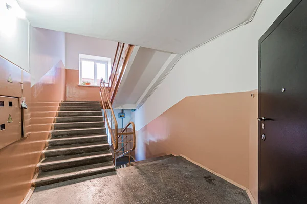俄罗斯 莫斯科 2020年4月17日 室内公共场所 住宅入口 楼梯走廊 — 图库照片