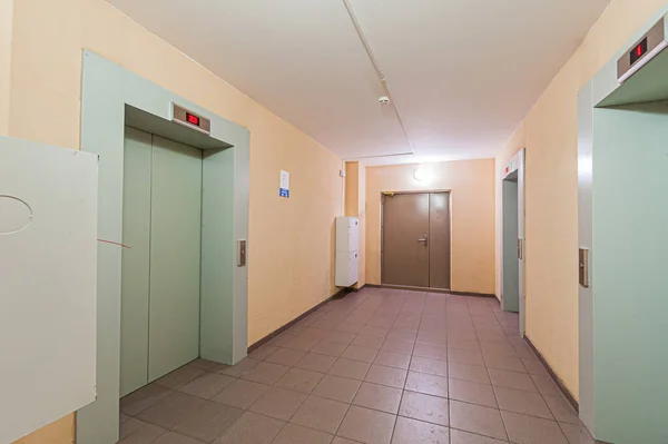 Rusia Moscú Abril 2020 Lugar Público Interior Entrada Casa Puertas — Foto de Stock