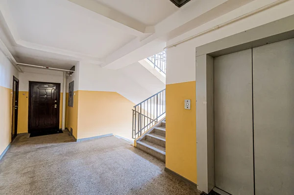 俄罗斯 莫斯科 2020年4月17日 室内公共场所 住宅入口 楼梯走廊 — 图库照片