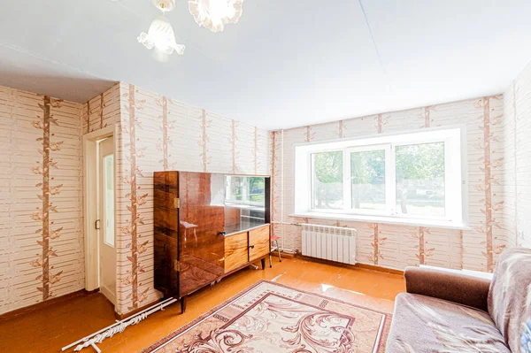 Rusia Moscú Abril 2020 Interior Habitación Apartamento Viejo Descuidado Descuidado —  Fotos de Stock