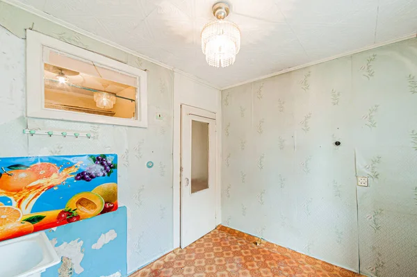 Rússia Moscou Abril 2020 Apartamento Quarto Interior Pobre Velho Desleixado — Fotografia de Stock