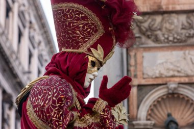 Venedik, İtalya - 16 Ocak, 20 0 0: Karnaval meydanında karnaval maskesi
