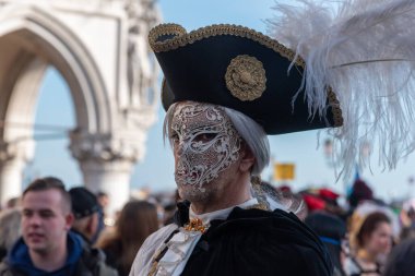 Venedik İtalya 'da karnaval maskeleri ve Venedik maskeleri
