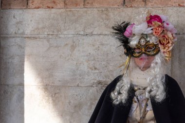 Venedik Karnavalı İtalya 'da iki haftalık ünlü bir festivaldir. Özenle hazırlanmış maskeleri, kostümleri ve halka açık kutlamalarıyla bilinir..