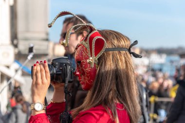 Venedik Karnavalı İtalya 'da iki haftalık ünlü bir festivaldir. Özenle hazırlanmış maskeleri, kostümleri ve halka açık kutlamalarıyla bilinir..