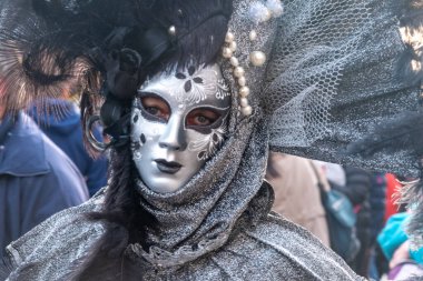 Carnevale di Venezia, İtalya 'da düzenlenen ve maskeleri, kostümleri ve halka açık kutlamalarıyla bilinen iki haftalık ünlü bir festivaldir..