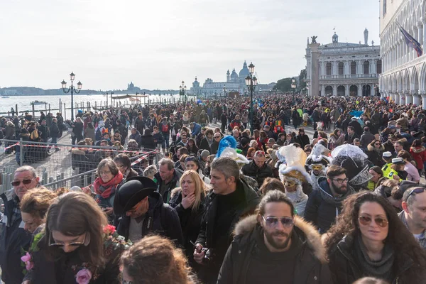 Venedik Karnavalı İtalya 'da iki haftalık ünlü bir festivaldir. Özenle hazırlanmış maskeleri, kostümleri ve halka açık kutlamalarıyla bilinir..