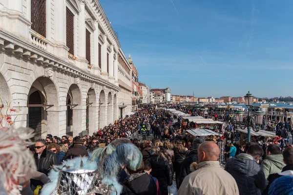 Venedik Karnavalı İtalya 'da iki haftalık ünlü bir festivaldir. Özenle hazırlanmış maskeleri, kostümleri ve halka açık kutlamalarıyla bilinir..