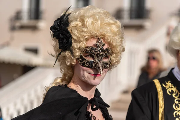 Venedik Karnavalı İtalya 'da iki haftalık ünlü bir festivaldir. Özenle hazırlanmış maskeleri, kostümleri ve halka açık kutlamalarıyla bilinir..