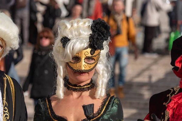 Venedik Karnavalı İtalya 'da iki haftalık ünlü bir festivaldir. Özenle hazırlanmış maskeleri, kostümleri ve halka açık kutlamalarıyla bilinir..