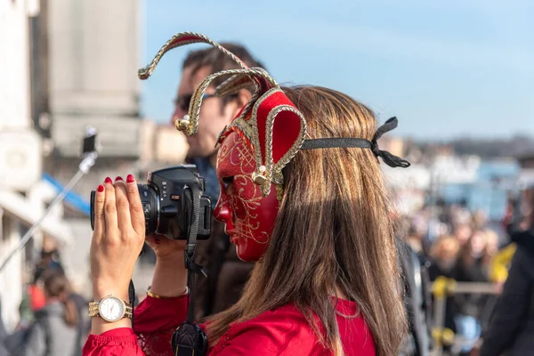 Venedik Karnavalı İtalya 'da iki haftalık ünlü bir festivaldir. Özenle hazırlanmış maskeleri, kostümleri ve halka açık kutlamalarıyla bilinir..