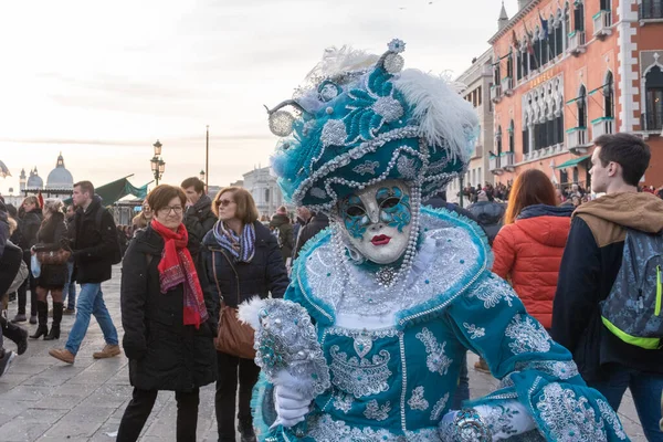 Carnevale di Venezia, İtalya 'da düzenlenen ve maskeleri, kostümleri ve halka açık kutlamalarıyla bilinen iki haftalık ünlü bir festivaldir..